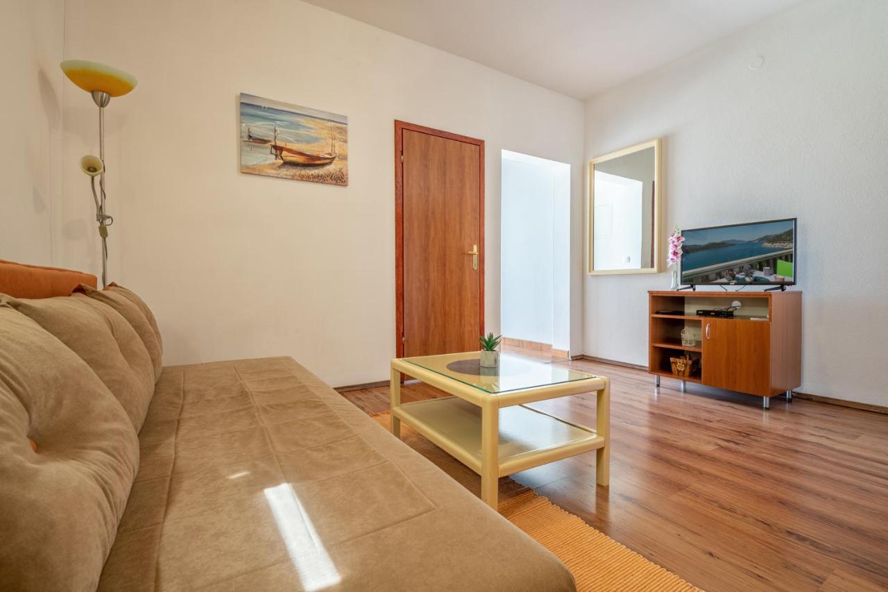 Apartments Leona Neum Exterior photo