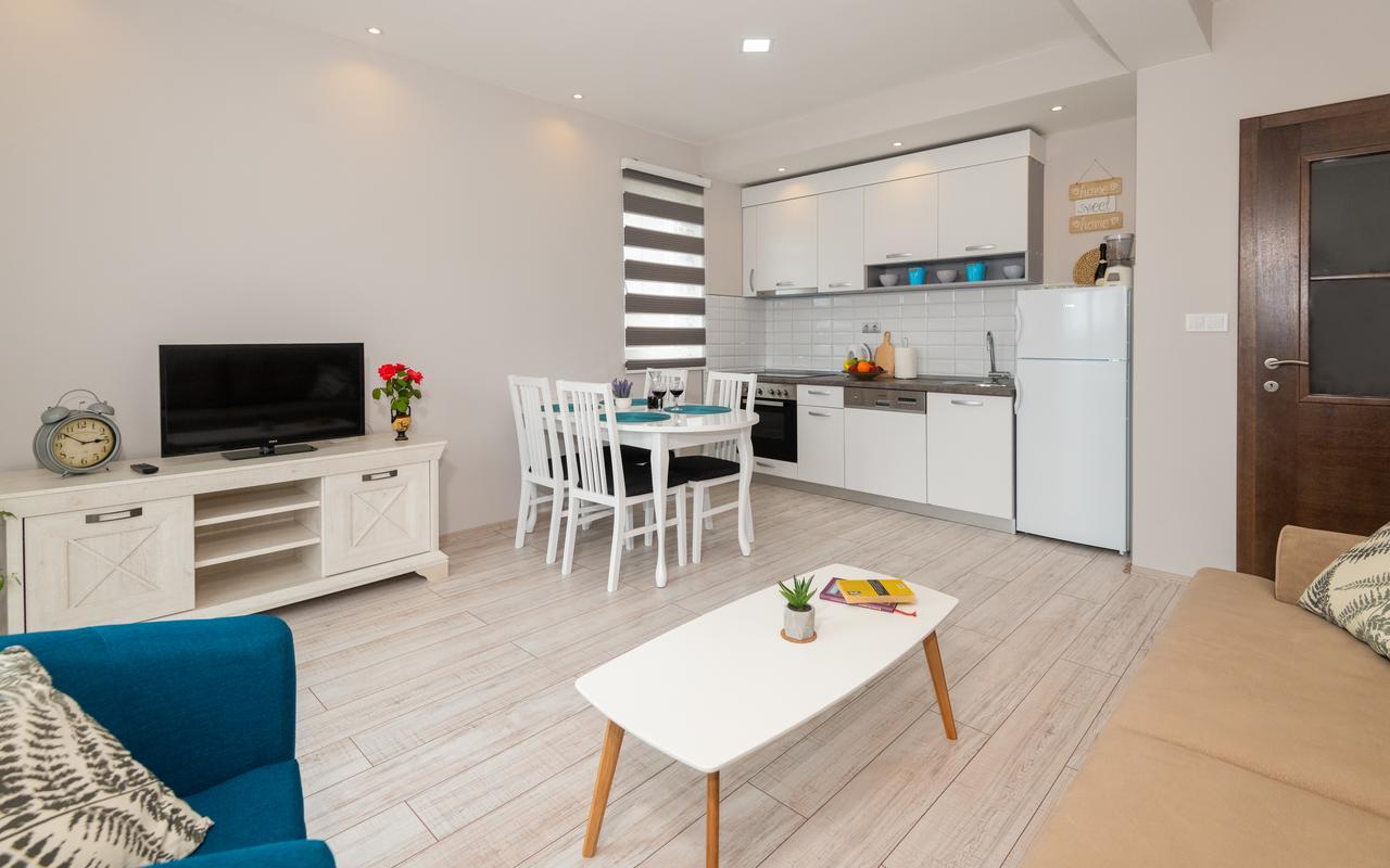 Apartments Leona Neum Exterior photo